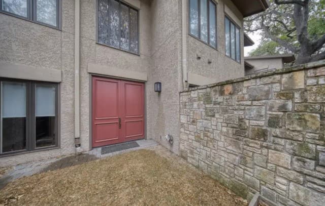 2-bedroom rental at 8000 Donore Unit 10 in San Antonio, TX — photo 2