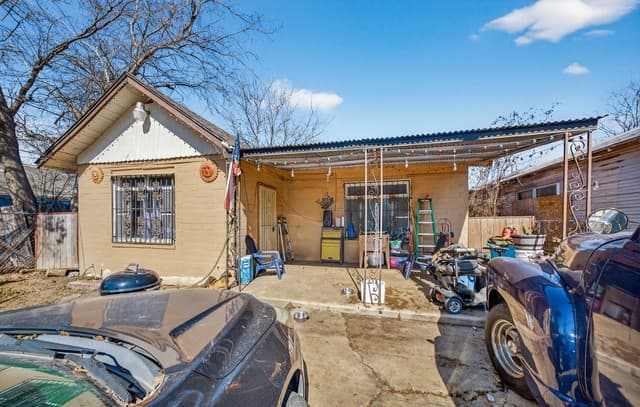 2-bedroom rental at 3515 El Paso in San Antonio, TX — photo 3