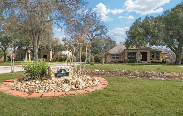 4-bedroom rental at 19414 Arrowood Place in Garden Ridge, TX — photo 1