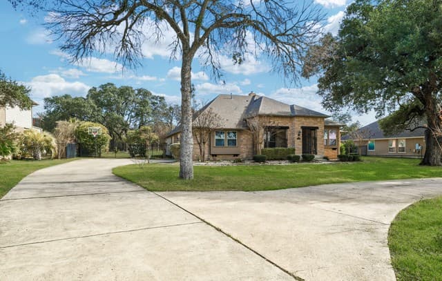 4-bedroom rental at 19414 Arrowood Place in Garden Ridge, TX — photo 3