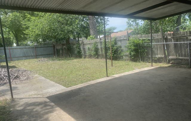 2-bedroom rental at 920 Saldana St in San Antonio, TX — photo 4