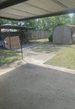 2-bedroom rental at 920 Saldana St in San Antonio, TX — photo 5
