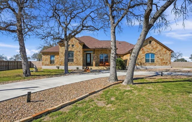 4-bedroom rental at 109 Bucks Ln in La Vernia, TX — photo 1