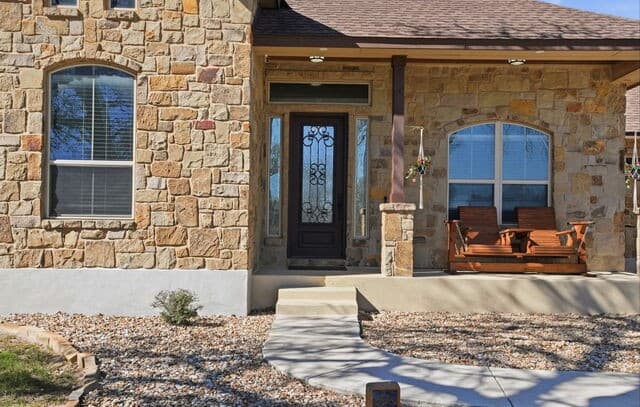 4-bedroom rental at 109 Bucks Ln in La Vernia, TX — photo 2
