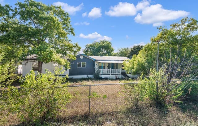 3-bedroom rental at 5126 Farr in San Antonio, TX — photo 5