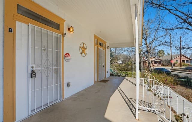 rental at 311 Castillo in San Antonio, TX — photo 4