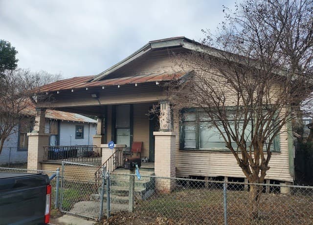 2-bedroom rental at 311 S Monumental Street in San Antonio, TX — photo 1