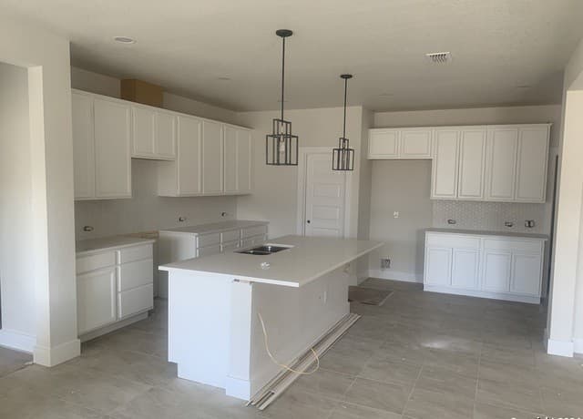 3-bedroom rental at 222 3rd St in Boerne, TX — photo 5