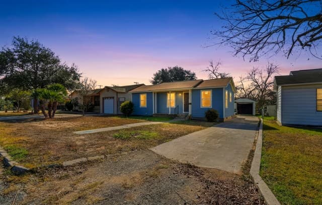 3-bedroom rental at 530 Mount Vernon Ct in San Antonio, TX — photo 1