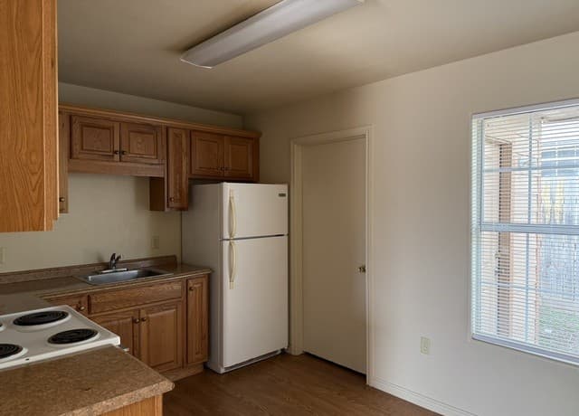 rental at 310 S Hermann Ave in Three Rivers, TX — photo 4