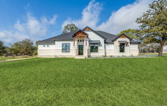 4-bedroom rental at 196 Bobby Lynn in Adkins, TX — photo 3