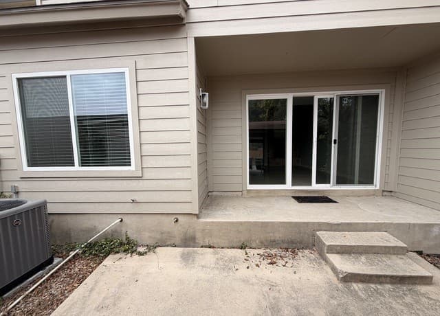 2-bedroom rental at 13606 Dutch Myrtle in San Antonio, TX — photo 2