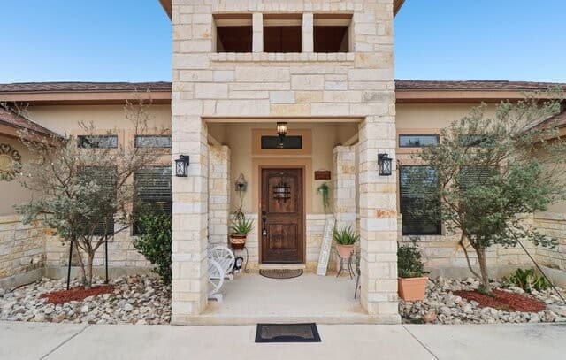 4-bedroom rental at 311 Abrego Lake in Floresville, TX — photo 5