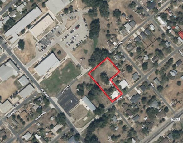 4-bedroom rental at 501 Green St. in Poth, TX — photo 4
