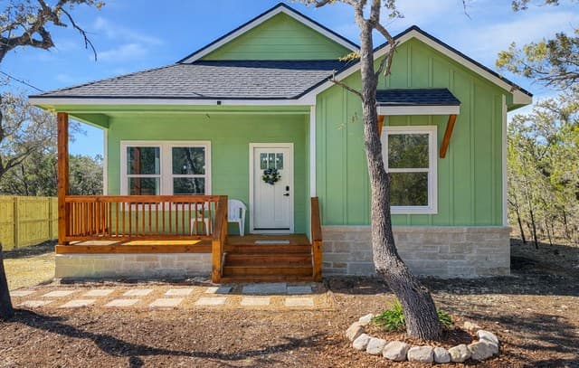 2-bedroom rental at 656 Skyline Dr in Bandera, TX — photo 1
