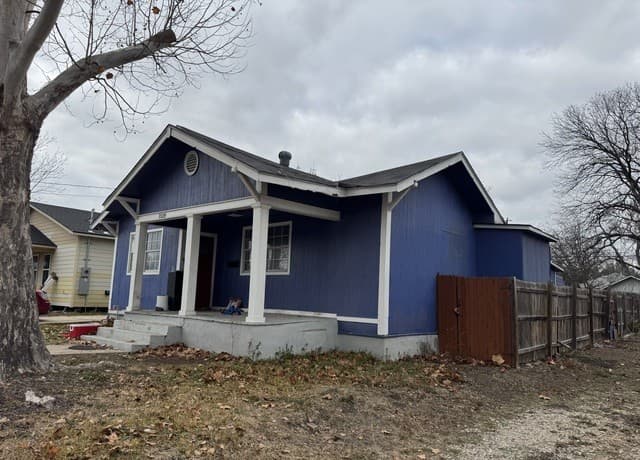 4-bedroom rental at 1539 W Craig in San Antonio, TX — photo 1