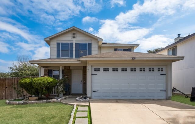 4-bedroom rental at 14306 Yellow Warbler in San Antonio, TX — photo 2