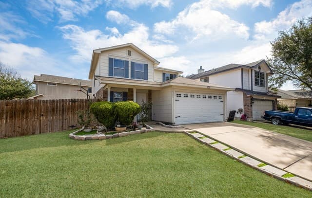 4-bedroom rental at 14306 Yellow Warbler in San Antonio, TX — photo 3