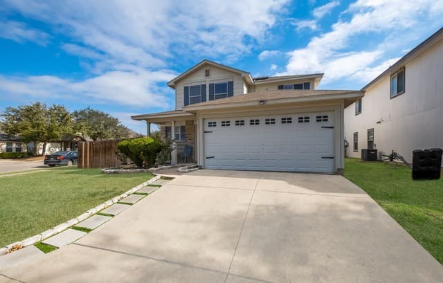 4-bedroom rental at 14306 Yellow Warbler in San Antonio, TX — photo 4
