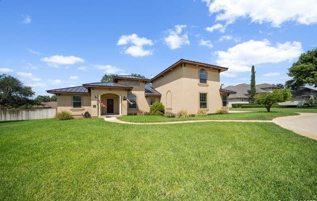 Home for sale at 1626 Clover Ridge in Pleasanton, TX — photo 4