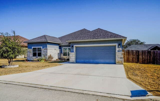 4-bedroom home for sale at 104 Fairway in Floresville TX