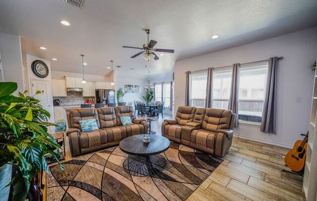 Home for sale at 104 Fairway in Floresville, TX — photo 4
