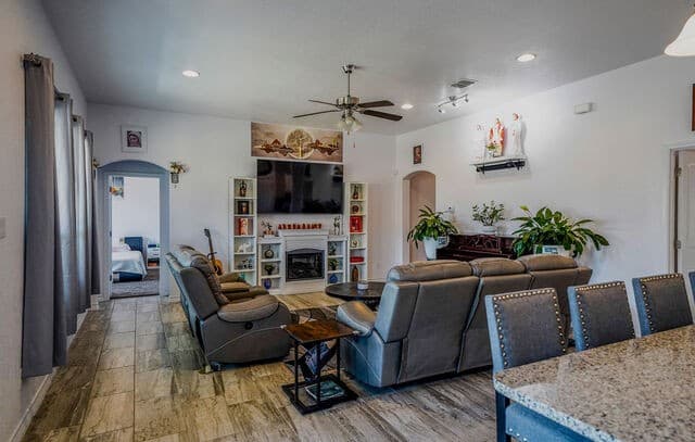 Home for sale at 104 Fairway in Floresville, TX — photo 5