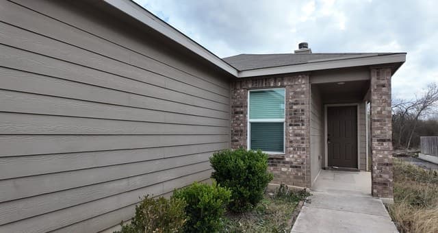 3-bedroom rental at 3118 Comanche in San Antonio, TX — photo 3