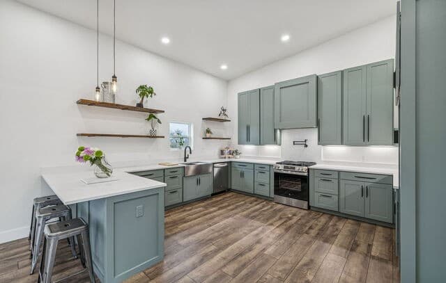 3-bedroom rental at 300 County Road 5781 in Castroville, TX — photo 3