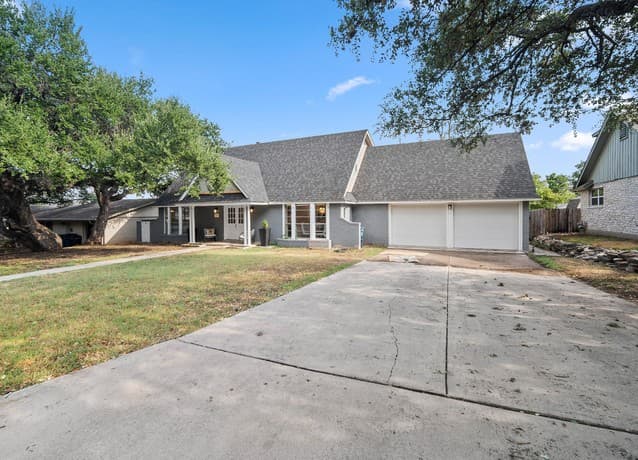 4-bedroom rental at 5302 Charter Oak in San Antonio, TX — photo 4