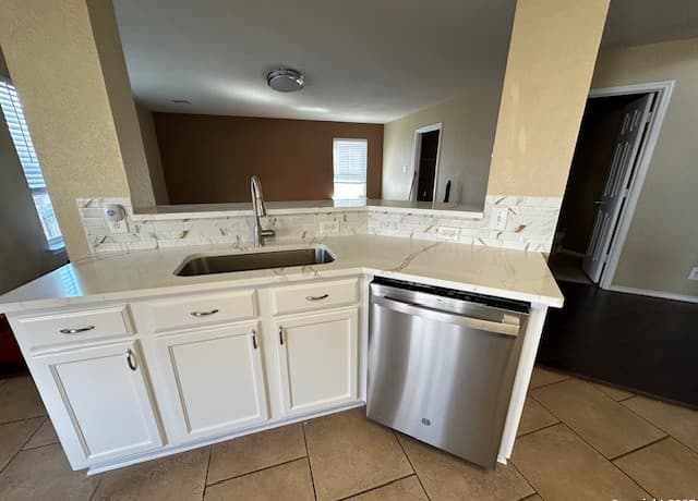 4-bedroom rental at 6641 Sally Agee in Leon Valley, TX — photo 3