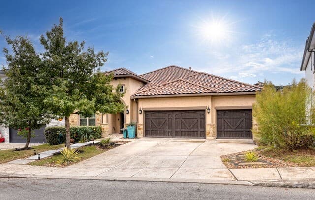4-bedroom rental at 7034 Bella Bluff in San Antonio, TX — photo 2