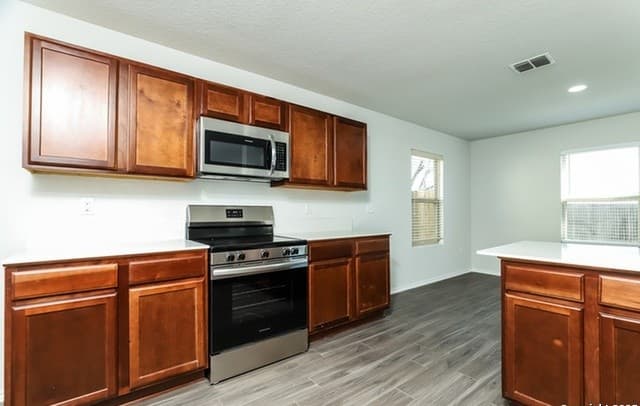 4-bedroom rental at 2115 Bigmouth Rod in San Antonio, TX — photo 2