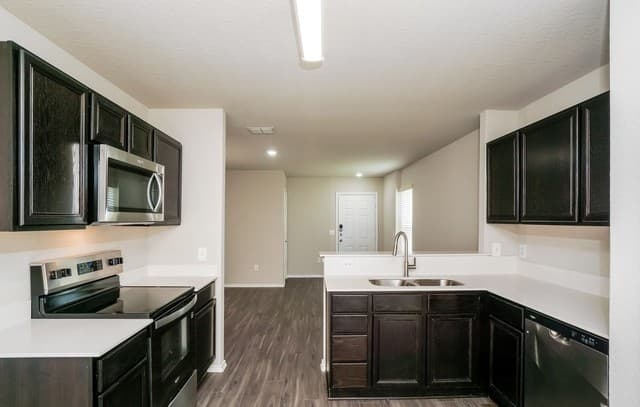 4-bedroom rental at 10523 Goose Way in San Antonio, TX — photo 5