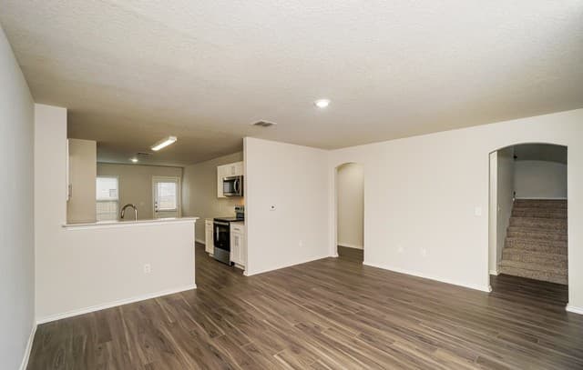 4-bedroom rental at 10710 Butterfly Pass in San Antonio, TX — photo 4