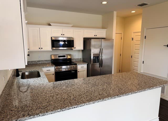 Home for sale at 600A 10th in Bandera, TX — photo 3