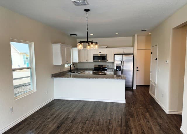 Home for sale at 600A 10th in Bandera, TX — photo 4