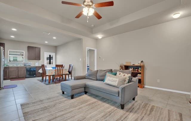 4-bedroom rental at 7307 Birch Stage in San Antonio, TX — photo 4