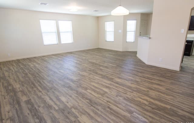 3-bedroom rental at 8210 Tesoro Hills in San Antonio, TX — photo 5