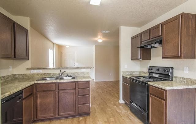 4-bedroom rental at 7026 Heathers Way in San Antonio, TX — photo 2