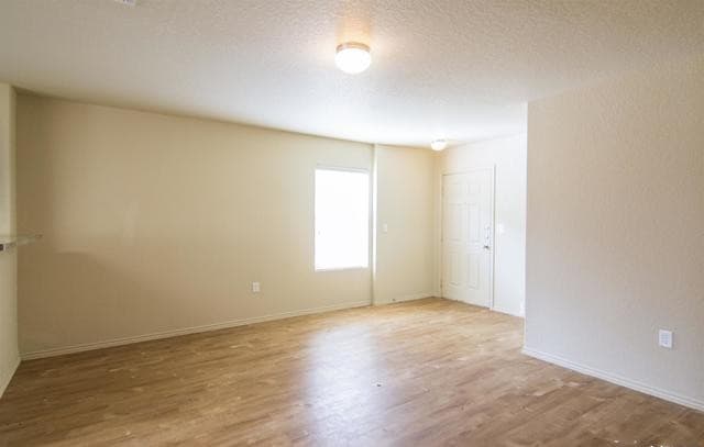 4-bedroom rental at 7026 Heathers Way in San Antonio, TX — photo 4
