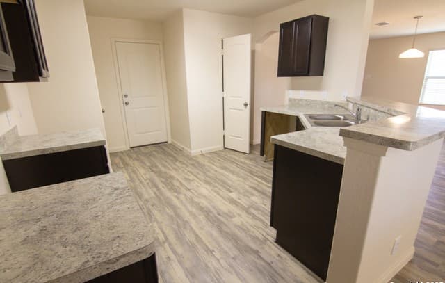 3-bedroom rental at 5006 War Cloud in San Antonio, TX — photo 4