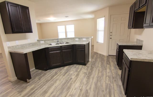 3-bedroom rental at 5006 War Cloud in San Antonio, TX — photo 5