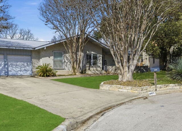 3-bedroom rental at 10119 Carolwood Drive in San Antonio, TX — photo 2