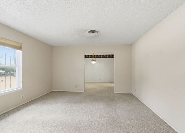 3-bedroom rental at 10119 Carolwood Drive in San Antonio, TX — photo 5