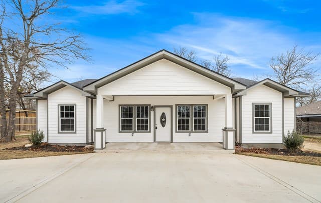 3-bedroom home for sale at 3811 Waterwood Pass in Elmendorf TX