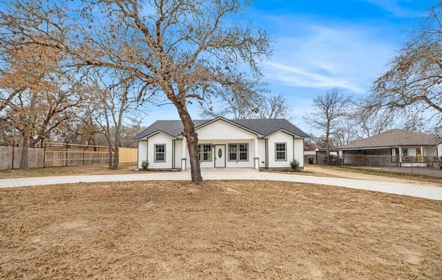 Home for sale at 3811 Waterwood Pass in Elmendorf, TX — photo 2