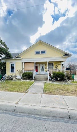 rental at 1108 Fresno in San Antonio, TX — photo 1