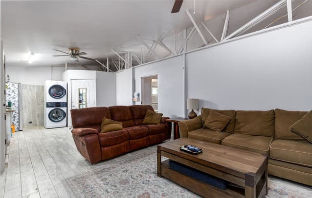 1-bedroom rental at 11334 S Us Highway 181 3 in San Antonio, TX — photo 3