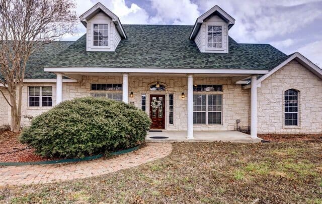 Home for sale at 307 E Main in Stockdale, TX — photo 2
